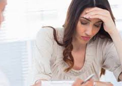 الشعور بالتوتر أو الإرهاق بمنتصف العمر قد يزيد من خطر الإصابة بالخرف