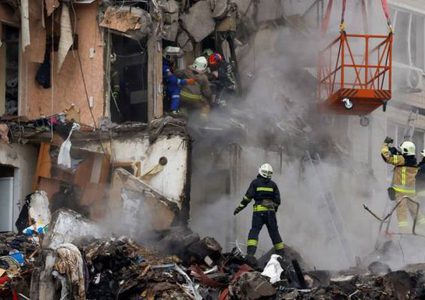 مقتل 25 شخصا في هجوم صاروخي على مجمع سكني بمدينة دنيبرو وسط أوكرانيا