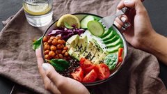 من الـ 20 إلى الـ 60.. عمرك يحدد أفضل الأطعمة المفيدة لك