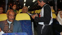 46 من ذوي أسرى غزة يزورون أبناءهم في "نفحة"