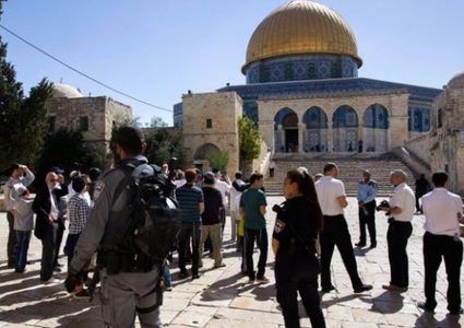 عشرات المستوطنين  يقتحمون الأقصى ويؤدون طقوسَا تلمودية