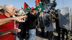 استطلاع: 40%من الأمريكيين يعتقدون ان اسرائيل تعامل الفلسطينيين معاملة النازيين