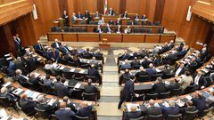 نواب لبنانيون يعتصمون داخل مجلس النواب ولو بلا كهرباء دفعاً لانتخاب رئيس