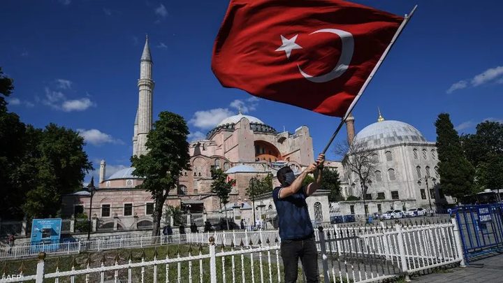 تركيا تستدعي السفير السويدي على خلفية السماح بإحراق القرآن الكريم