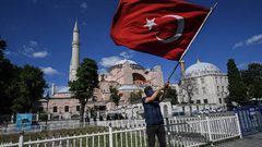 تركيا تستدعي السفير السويدي على خلفية السماح بإحراق القرآن الكريم