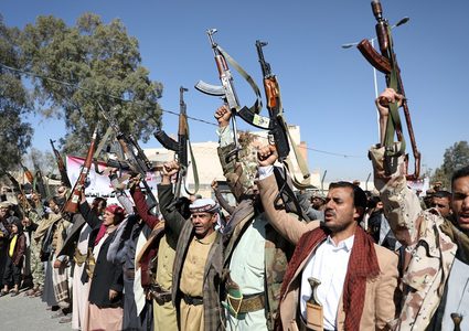 الحوثيون يتهمون بريطانيا بـ”عرقلة جهود السلام” في اليمن