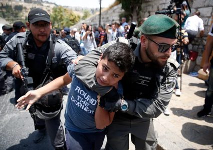 شرطة الاحتلال تعتقل طفلًا مقدسيًا