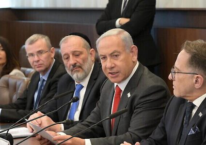 نتنياهو يقيل درعي من منصبه وزيرا للداخلية والصحة