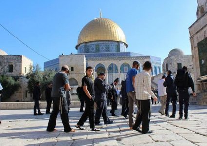 مستوطنون يقتحمون المسجد الأقصى