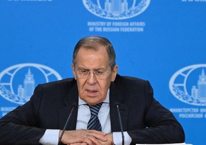 لافروف: الغرب يشن “حربا حقيقية” ضد روسيا