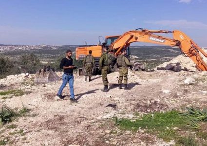 قوات الاحتلال تردم بئر ماء قيد الإنشاء جنوب  قلقيلية