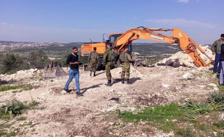 قوات الاحتلال تردم بئر ماء قيد الإنشاء جنوب  قلقيلية