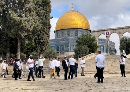 مستوطنون يقتحمون الاقصى بحماية مشددة من شرطة الاحتلال