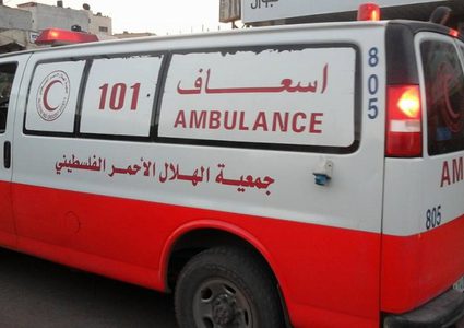 اصابة شابين بعد دهسهما بآلية عسكرية للاحتلال