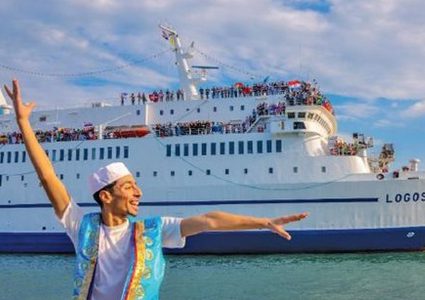 الأردن يستقبل أكبر مكتبة عائمة في العالم