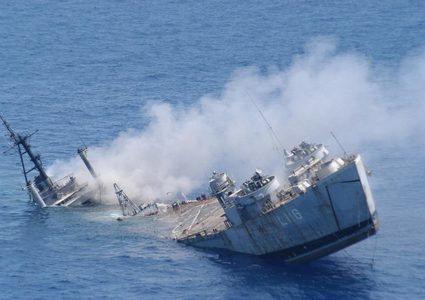 قتيلان جراء غرق سفينة شحن قرب اليابان