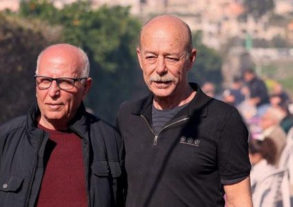 الاستيلاء على نصف مليون شيكل وسيارة تعود المحررين كريم وماهر يونس