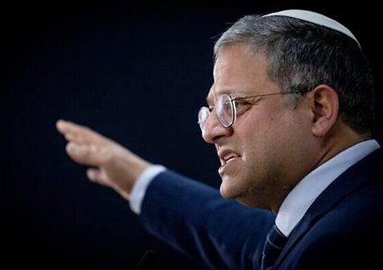 بن غفير: الحجارة والزجاجات الحارقة خطر يستحق الرد عليه بإطلاق النار