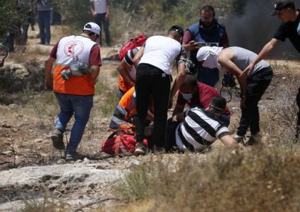 حالات اختناق خلال مواجهات في بيتا وبيت دجن