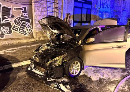 مصرع سائق دراجة نارية والعثور على جثة رجل في سيارة محترقة