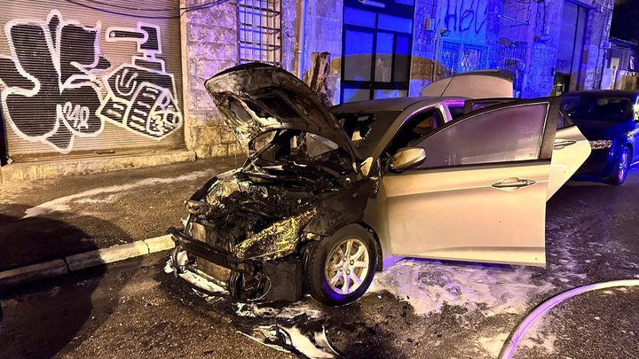 مصرع سائق دراجة نارية والعثور على جثة رجل في سيارة محترقة