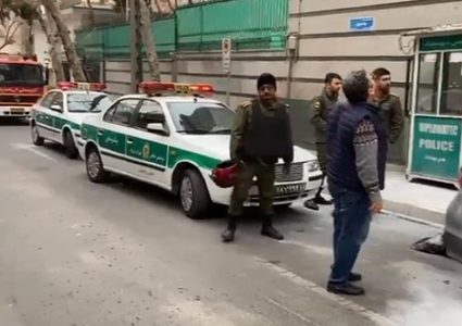قتيل وجريحان بهجوم مسلح على سفارة أذربيجان في طهران