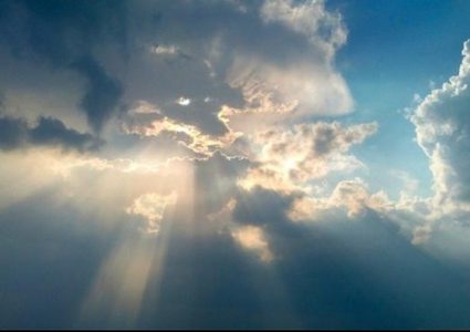 الطقس: ارتفاع على درجات الحرارة وأجواء غائمة ومغبرة