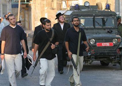 مستوطنون يغلقون مدخل ياسوف ويهاجمون مركبات المواطنين