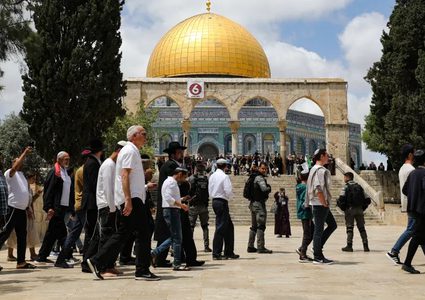 مستوطنون يقتحمون الاقصى بحماية مشددة من شرطة الاحتلال