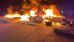 إصابة شابين وإحراق مركبتين خلال مهاجمة المستوطنين بلدة جالود جنوب نابلس