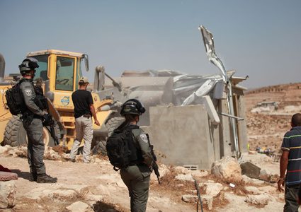 سلطات الاحتلال تهدم منشأة وسورا استناديا في القدس