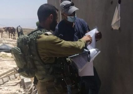 الاحتلال يسلم إخطارات بوقف البناء في دير بلوط غرب سلفيت