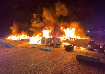 مستوطنون يهاجمون مركبات المواطنين ويحاولون اقتحام ترمسعيا قرب رام الله