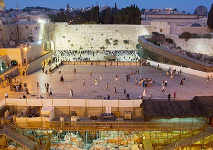 دعوات إسرائيلية واسعة للتوافد إلى حائط البراق بالقدس الليلة