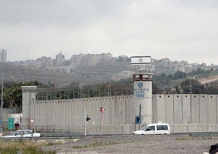 إدارة سجن "النقب" تواصل فرض عزل جماعي على 68 أسيرا في ظروف قاهرة وصعبة