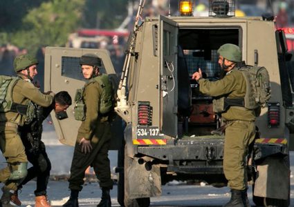 حملة مداهمات واعتقالات بالضفة والقدس