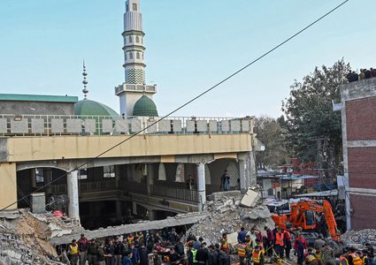 38 قتيلا في تفجير مسجد شرطة بيشاور في باكستان