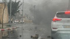 أهالي جبل المكبر يغلقون المداخل الرئيسية للحي تزامناً مع الإضراب الشامل