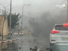 أهالي جبل المكبر بالقدس المحتلة يغلقون المداخل الرئيسية للحي تحسباً لاقتحام قوات الاحتلال البلدة تزامناً مع الإضراب الشامل الرافض لسياسة الاحتلال بهدم منازلهم.
المصدر: القسطل