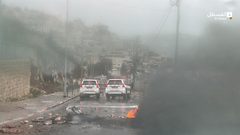 أهالي جبل المكبر يغلقون المداخل الرئيسية للحي تزامناً مع الإضراب الشامل