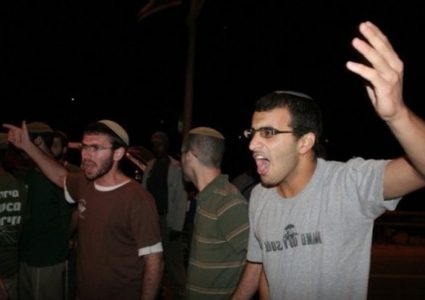 مستوطنون يواصلون تسييج أراض جديدة في الأغوار الشمالية