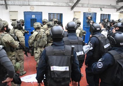 الأسرى يواصلون خطواتهم الاحتجاجية ردا على التنكيل بالاسيرات