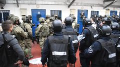 الأسرى يواصلون خطواتهم الاحتجاجية ردا على التنكيل بالاسيرات