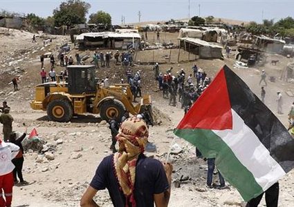 اعتصام مفتوح في قرية الخان الأحمر المهددة بالهدم