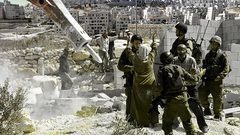 هيومن رايتس ووتش: إغلاق منازل الفلسطينيين يرقى للعقاب الجماعي وهو جريمة حرب