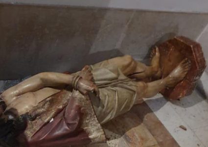 مستوطنون يقتحمون كنيسة "حبس المسيح" في القدس ويحطمون محتوياتها