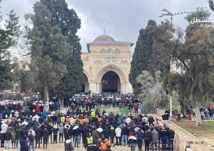 ٦٠ الف مصل يؤدون صلاة الجمعة في المسجد الأقصى المبارك