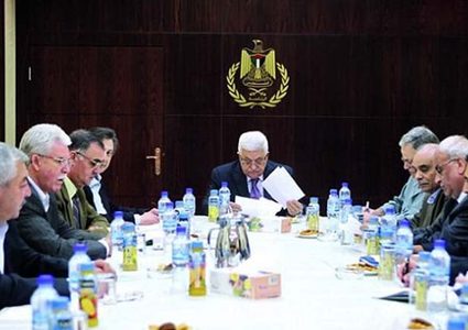 القيادة الفلسطينية تعقد اجتماعا لها برئاسة الرئيس عباس