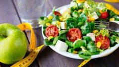 هل يعتبر تناول الطعام نفسه بشكل متكرر مضراً للجسم؟