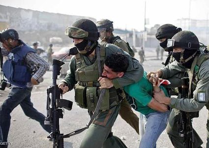 الاحتلال يعتقل مواطنا من الخليل